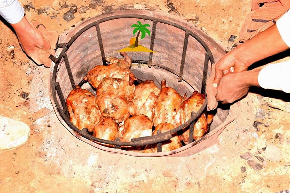 For those who are seeking an extraordinary lunch or dinner, you finally can enjoy the most delicious oasis meals, from chicken to goats buried under the sand, which are freshly cooked on the underground heat.